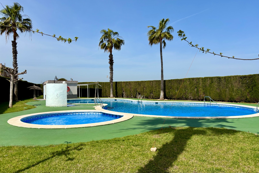 Resale - Lägenhet / Bungalow  - Torrevieja  - San Luis