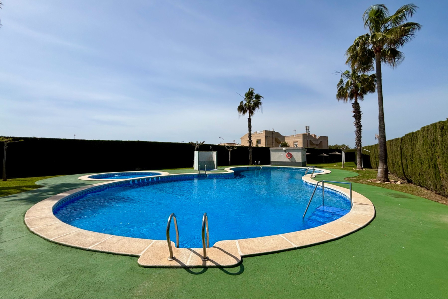 Resale - Lägenhet / Bungalow  - Torrevieja  - San Luis