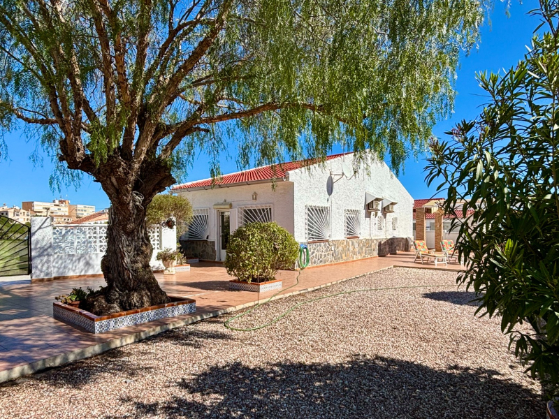 Dzīvoklis/Bungalo - Pārdošana pēc lietošanas - Torrevieja  - E001074-16