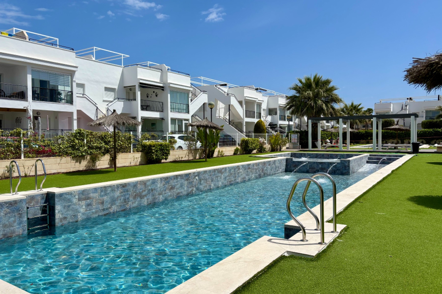 Resale - Apartment/Bungalow - Torrevieja  - Aguas Nuevas II