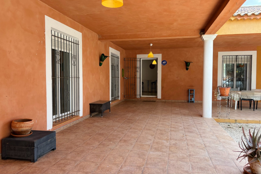 Resale - Villa / Semi detached - Albatera