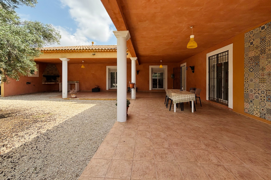 Resale - Villa / Semi detached - Albatera