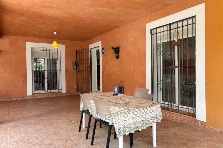 Resale - Villa / Semi detached - Albatera