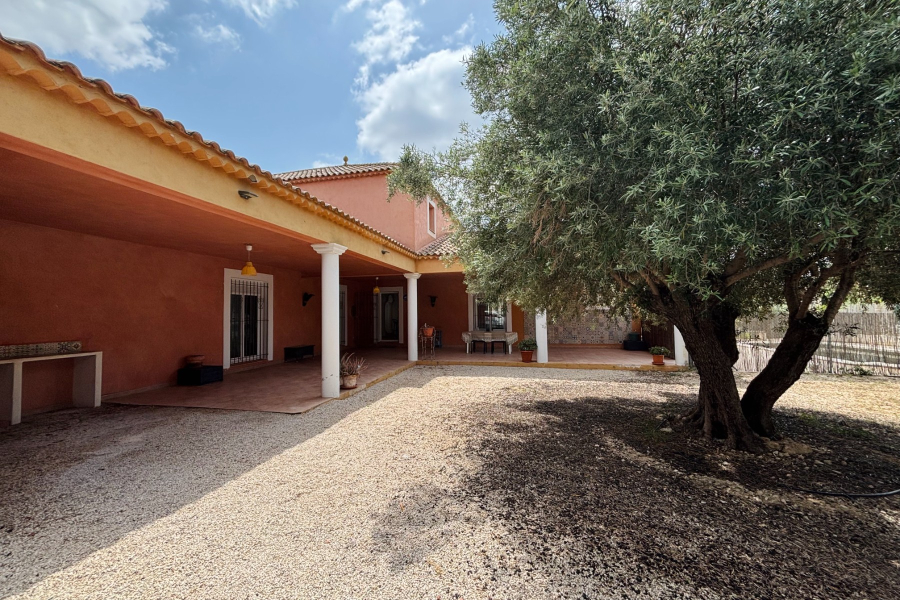 Resale - Villa / Semi detached - Albatera
