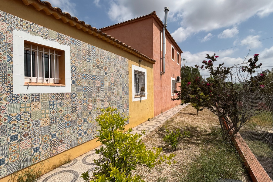 Resale - Villa / Semi detached - Albatera