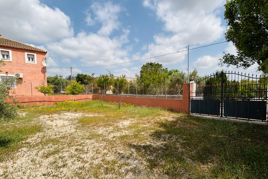 Resale - Villa / Semi detached - Albatera
