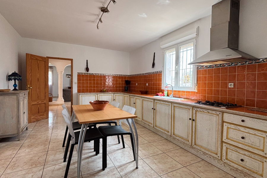 Resale - Villa / Semi detached - Albatera