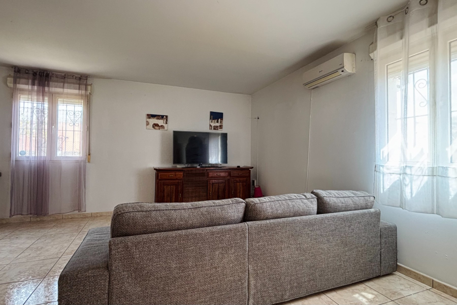 Resale - Villa / Semi detached - Albatera