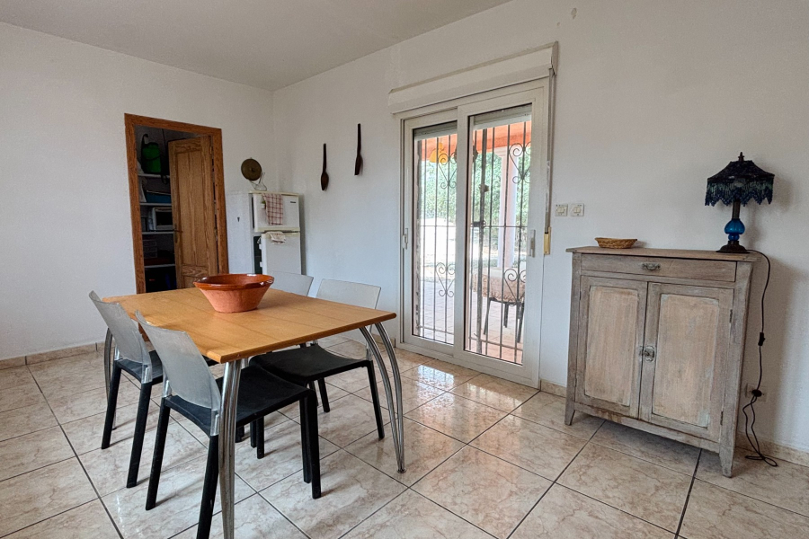 Resale - Villa / Semi detached - Albatera