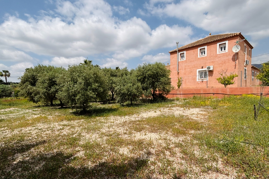 Resale - Villa / Semi detached - Albatera