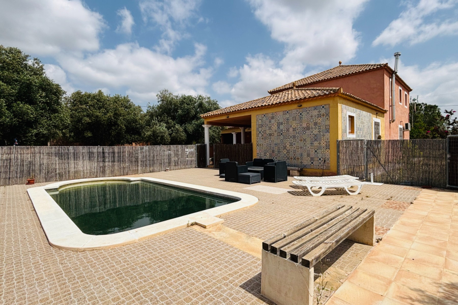 Resale - Villa / Semi detached - Albatera