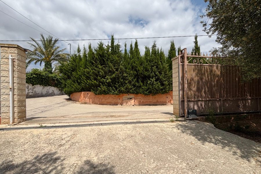 Resale - Villa / Semi detached - Albatera
