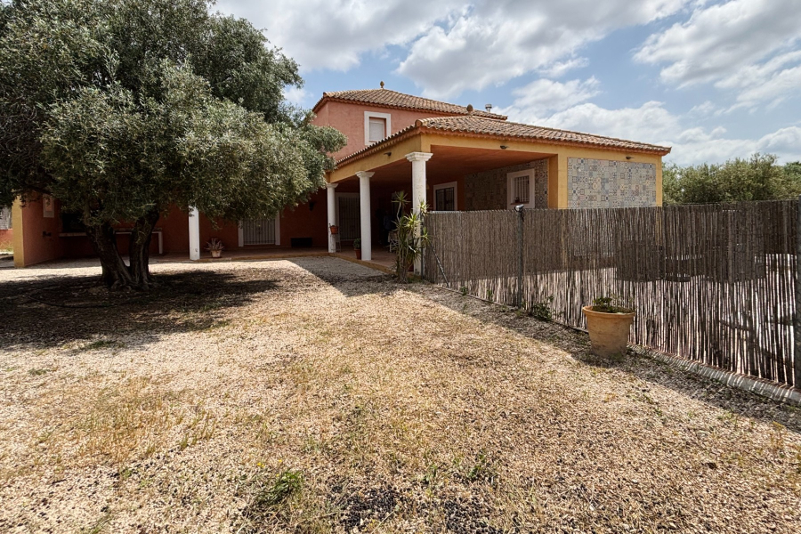 Resale - Villa / Semi detached - Albatera