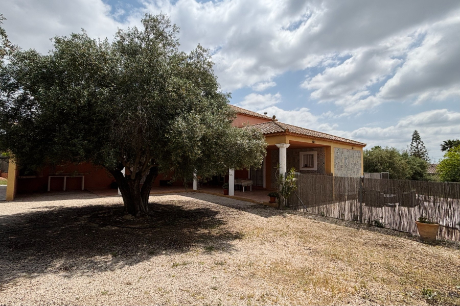 Resale - Villa / Semi detached - Albatera