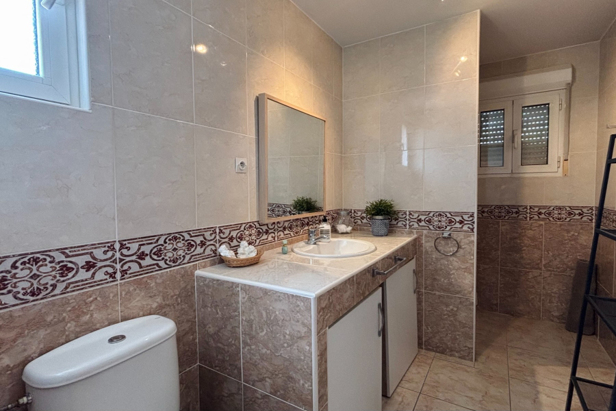 Resale - Villa / Semi detached - Albatera