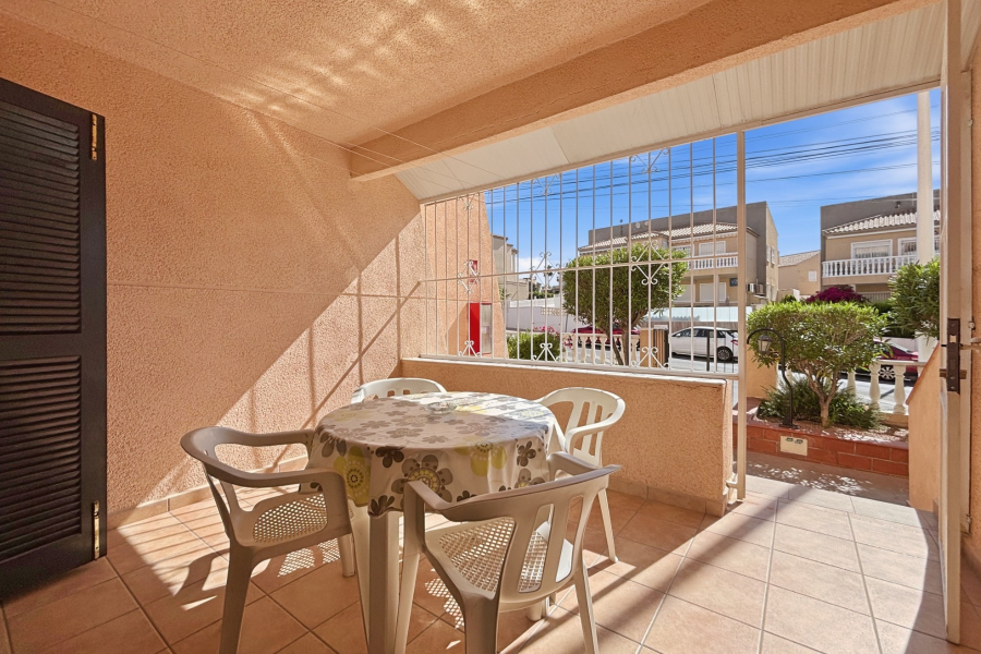 Pārdošana pēc lietošanas - Dzīvoklis/Bungalo - Torrevieja  - Lomas del Mar