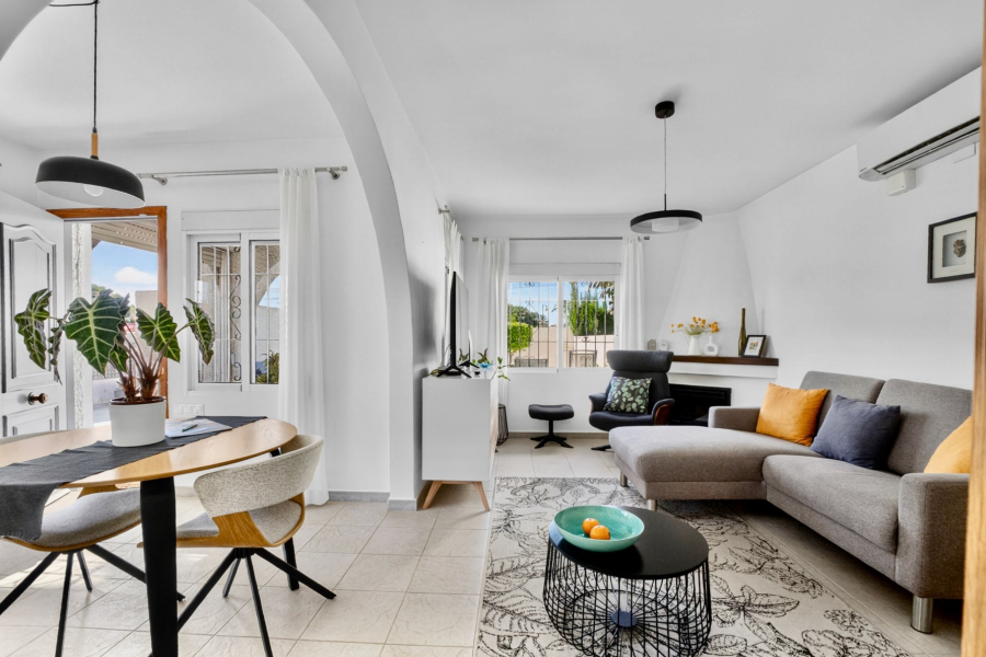 Resale - Villa / Semi detached - Torrevieja  - Los Ángeles