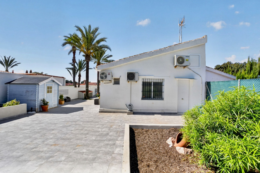 Resale - Villa / Semi detached - Torrevieja  - Los Ángeles