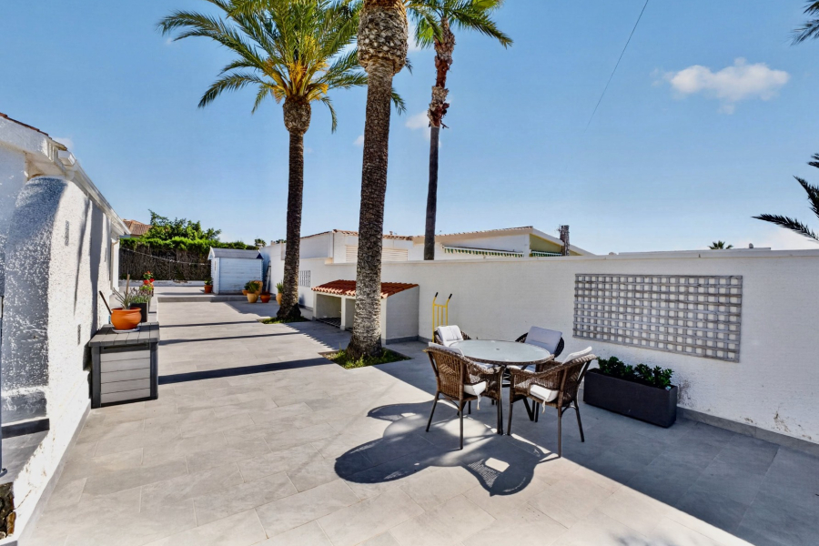 Resale - Villa / Semi detached - Torrevieja  - Los Ángeles