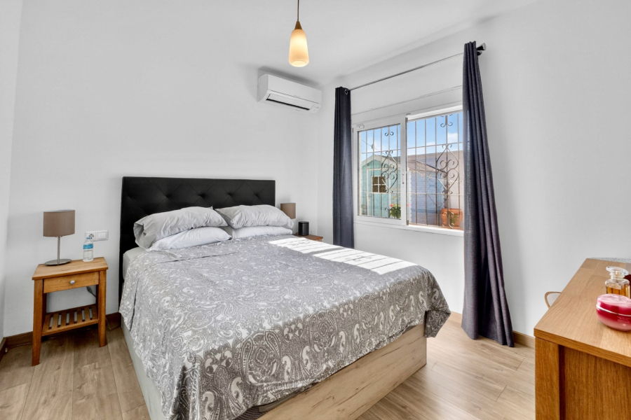 Resale - Villa / Semi detached - Torrevieja  - Los Ángeles