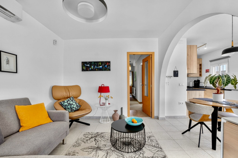 Resale - Villa / Semi detached - Torrevieja  - Los Ángeles