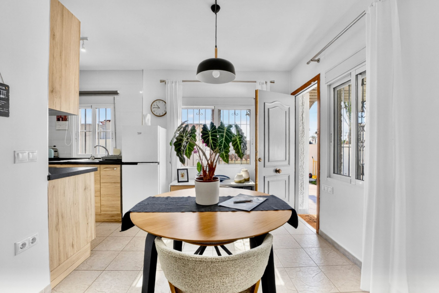Resale - Villa / Semi detached - Torrevieja  - Los Ángeles