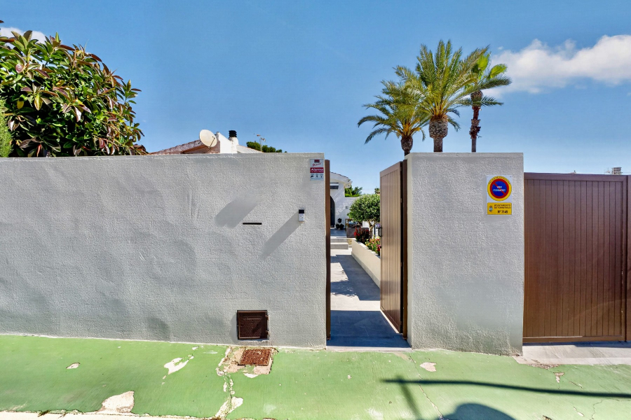 Resale - Villa / Semi detached - Torrevieja  - Los Ángeles