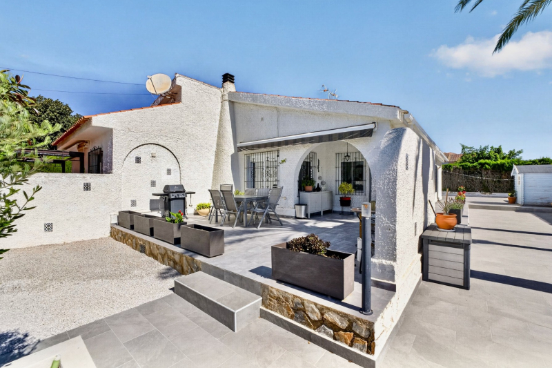 Villa / Semi detached - Resale - Torrevieja  - Los Ángeles