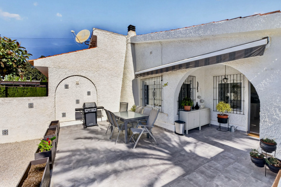 Resale - Villa / Semi detached - Torrevieja  - Los Ángeles