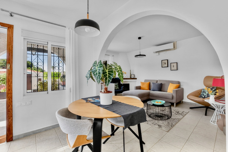 Resale - Villa / Semi detached - Torrevieja  - Los Ángeles