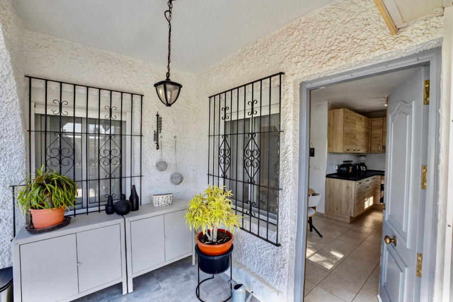 Resale - Villa / Semi detached - Torrevieja  - Los Ángeles