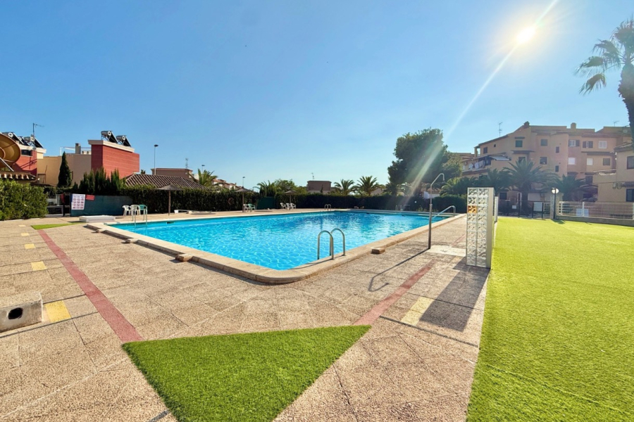 Resale - Apartment/Bungalow - Torrevieja  - Aguas Nuevas