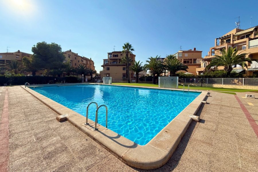 Resale - Apartment/Bungalow - Torrevieja  - Aguas Nuevas
