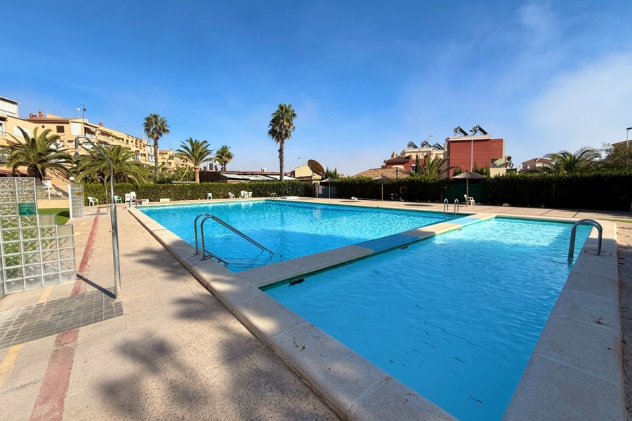 Resale - Apartment/Bungalow - Torrevieja  - Aguas Nuevas