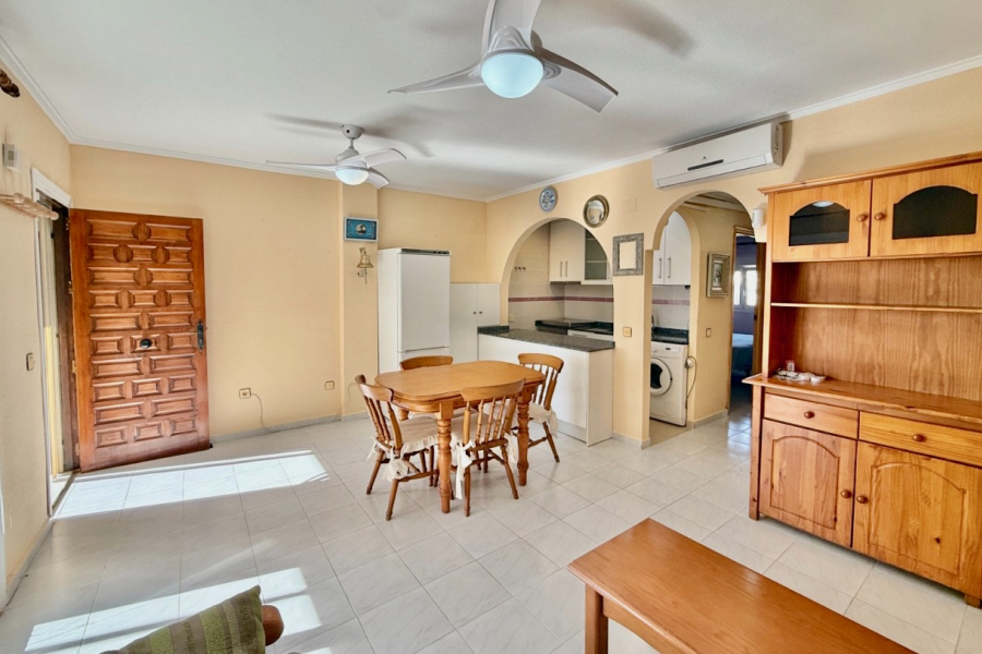 Resale - Apartment/Bungalow - Torrevieja  - Aguas Nuevas