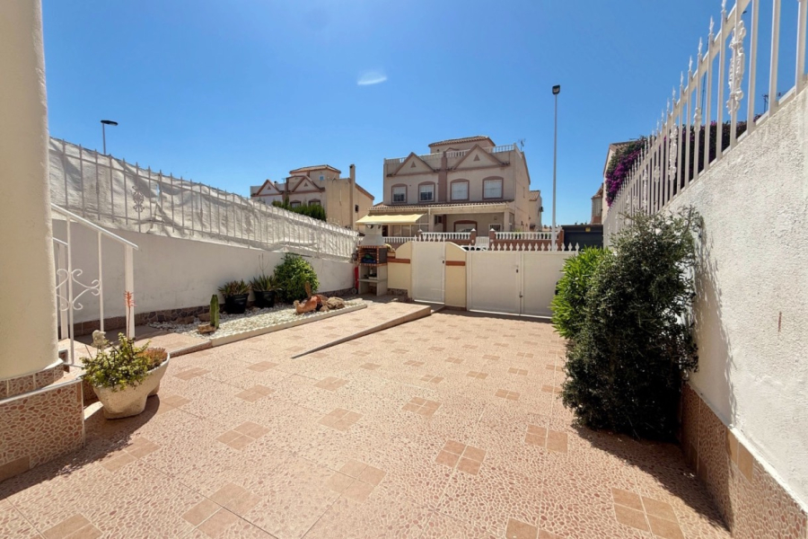 Resale - Apartamento/Bungalow - Torrevieja  - Aguas Nuevas