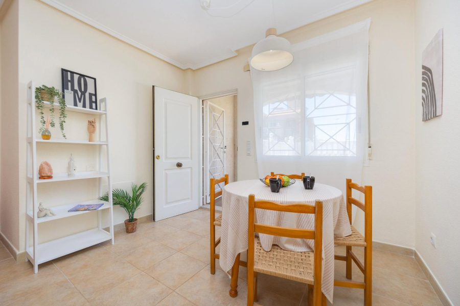 Resale - Lägenhet / Bungalow  - Torrevieja  - Aguas Nuevas