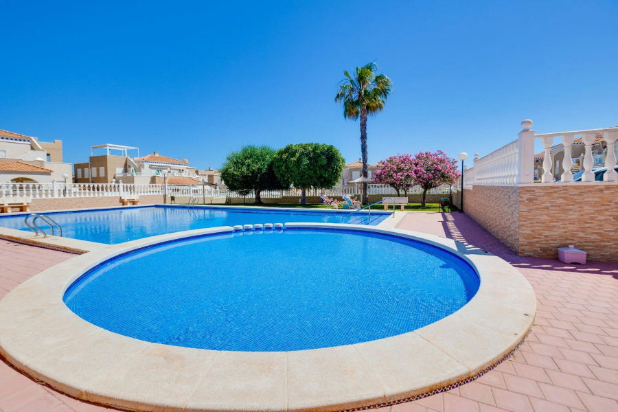 Resale - Lägenhet / Bungalow  - Torrevieja  - Aguas Nuevas