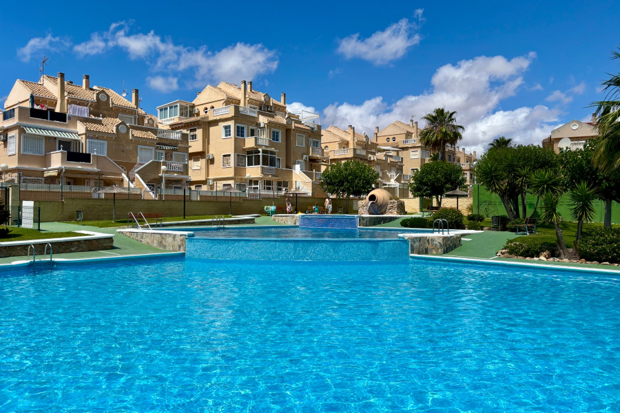 Resale - Apartment/Bungalow - Torrevieja  - Aguas Nuevas