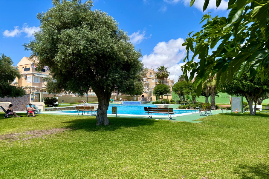 Resale - Apartment/Bungalow - Torrevieja  - Aguas Nuevas