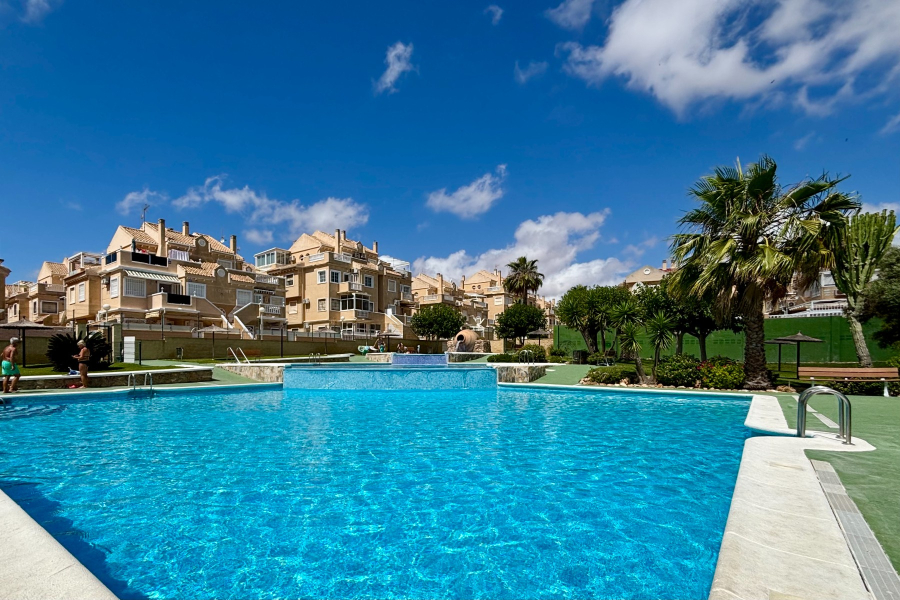 Resale - Apartment/Bungalow - Torrevieja  - Aguas Nuevas