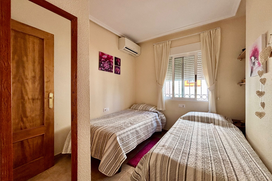 Resale - Villa / Semi detached - Guardamar del Segura - El Raso