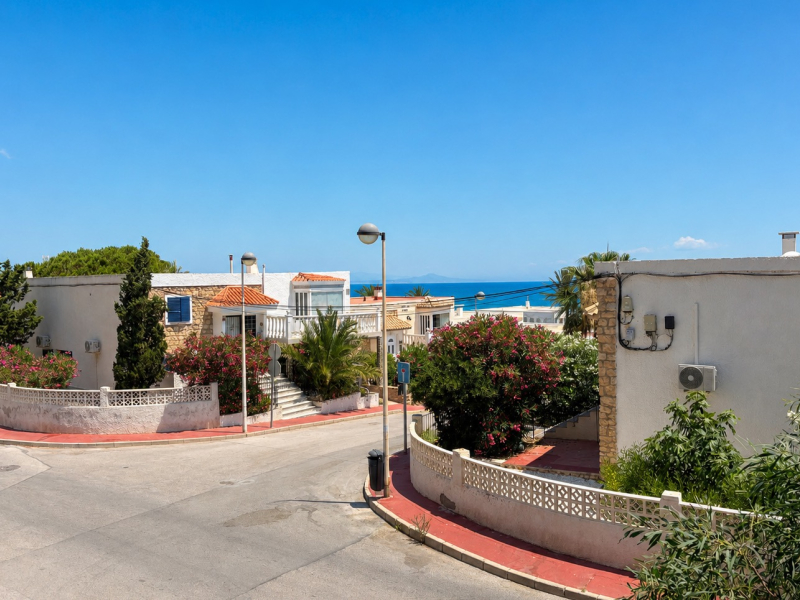 Dzīvoklis/Bungalo - Pārdošana pēc lietošanas - Torrevieja  - E001027-57
