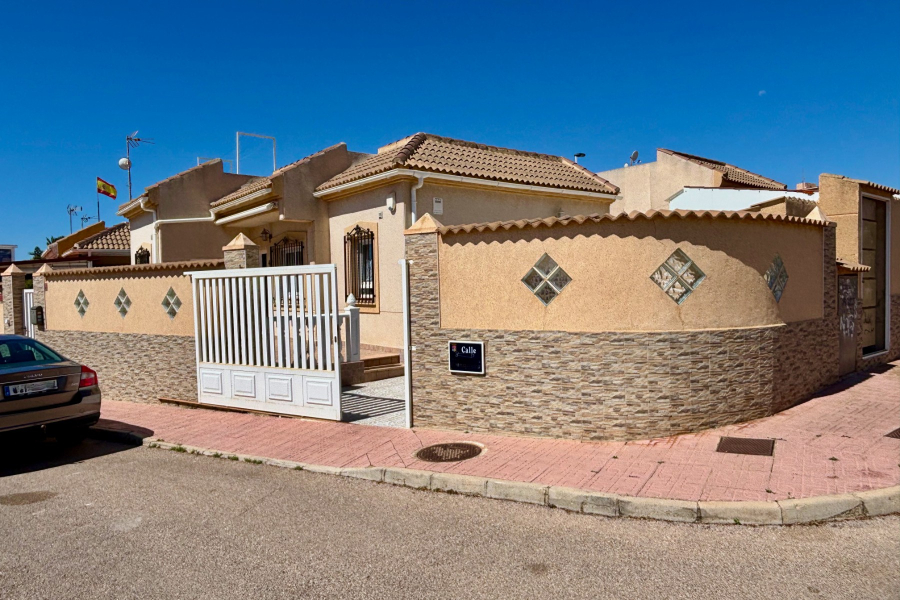 Z drugiej ręki - Willa  - Torrevieja  - La Rosaleda - Los Frutales