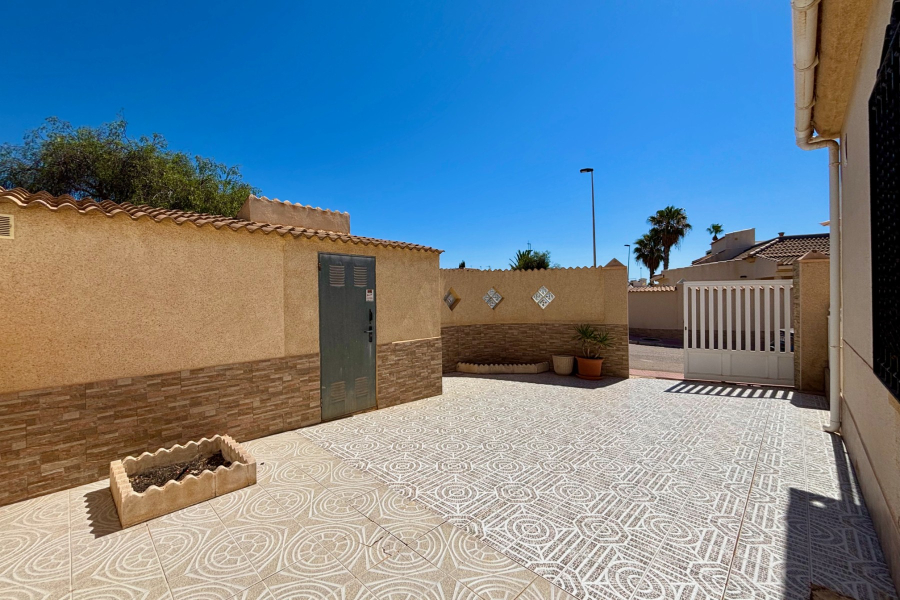 Z drugiej ręki - Willa  - Torrevieja  - La Rosaleda - Los Frutales