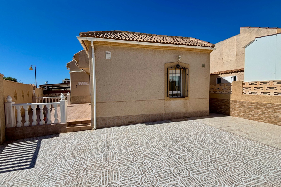 Z drugiej ręki - Willa  - Torrevieja  - La Rosaleda - Los Frutales