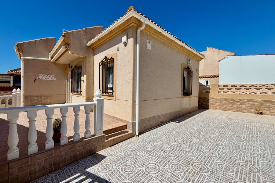 Z drugiej ręki - Willa  - Torrevieja  - La Rosaleda - Los Frutales