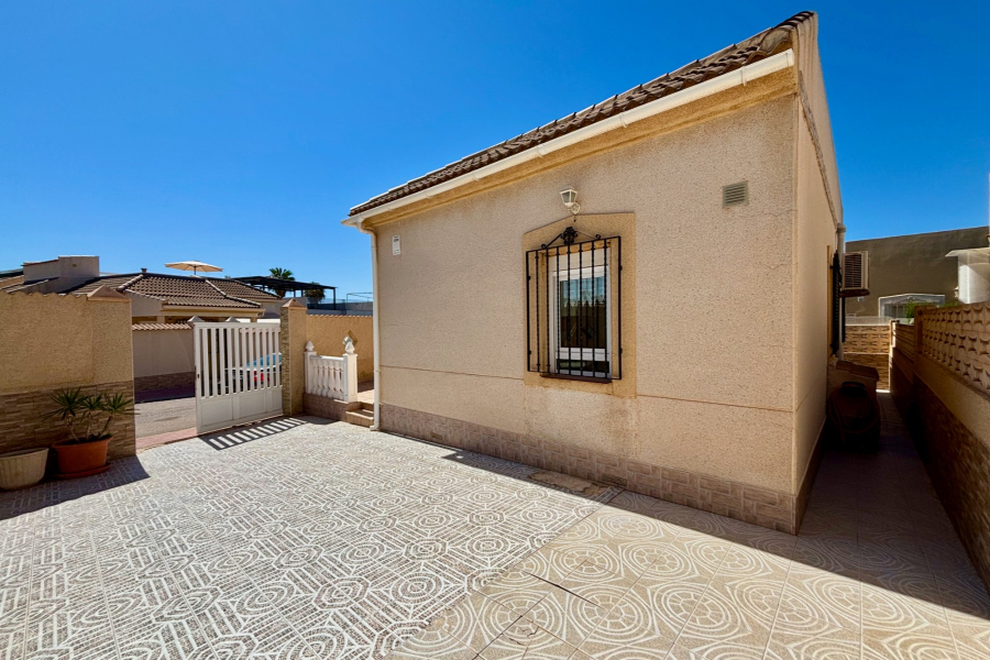 Z drugiej ręki - Willa  - Torrevieja  - La Rosaleda - Los Frutales