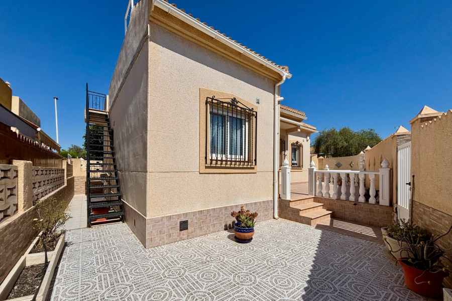 Z drugiej ręki - Willa  - Torrevieja  - La Rosaleda - Los Frutales