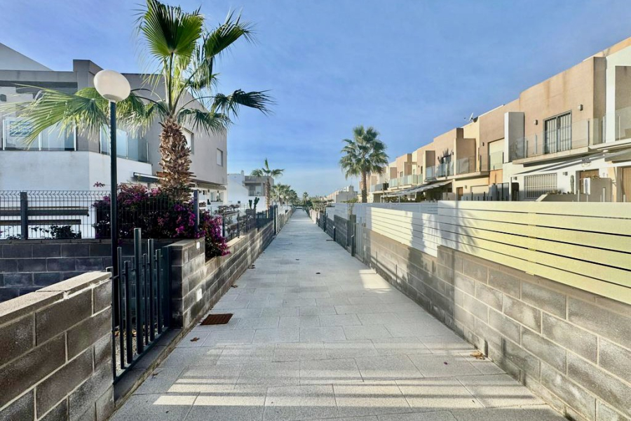 Resale - Radhus / Duplex - Torrevieja  - Aguas Nuevas